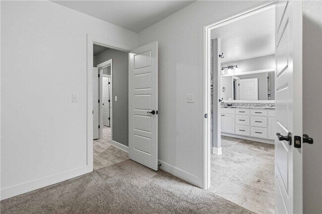 Building Photo - 1340 Sweetbriar Cir