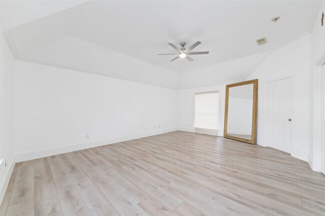Building Photo - 5214 Bay Pines Dr