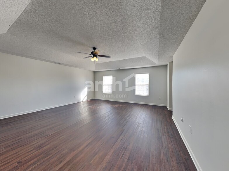Building Photo - 2410 Highland Park Dr