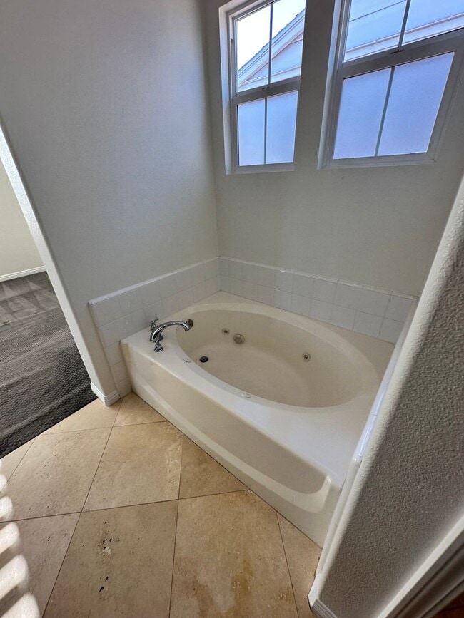 Building Photo - 2 Story home 3 Bedroom, 3 Bathroom Tustin Field.