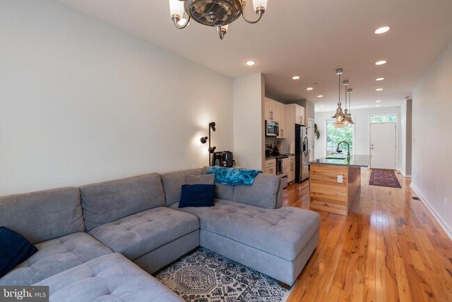 Building Photo - 2029 E Huntingdon St