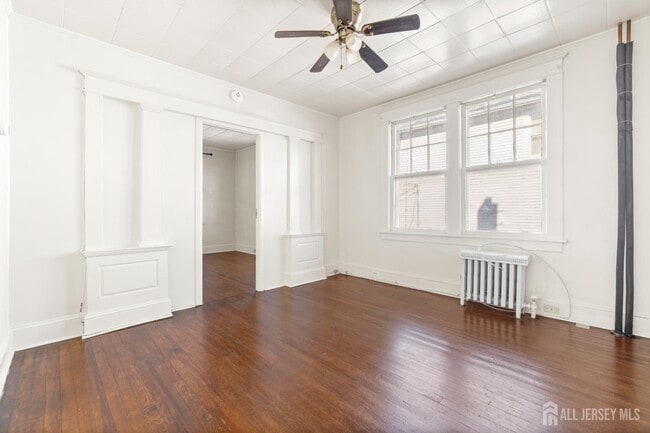 Building Photo - 196 Strawberry Hill Ave