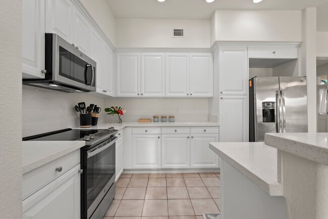 Building Photo - 92-1170-1170 Olani St
