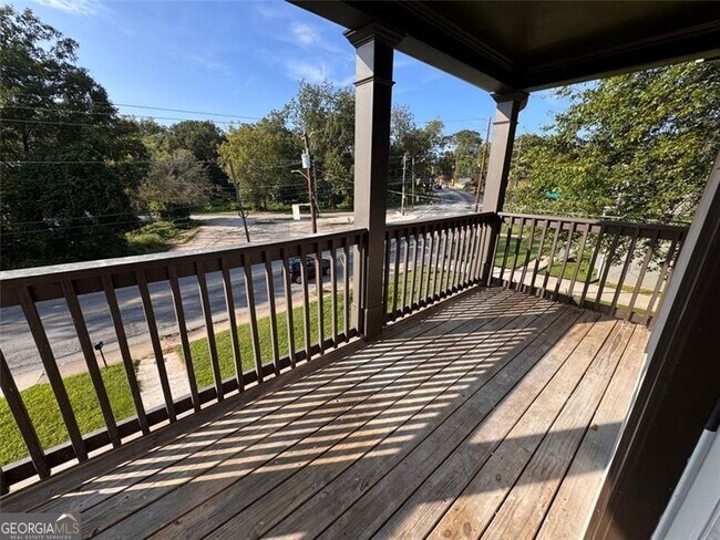 Building Photo - 1812 Lakewood Ave SE