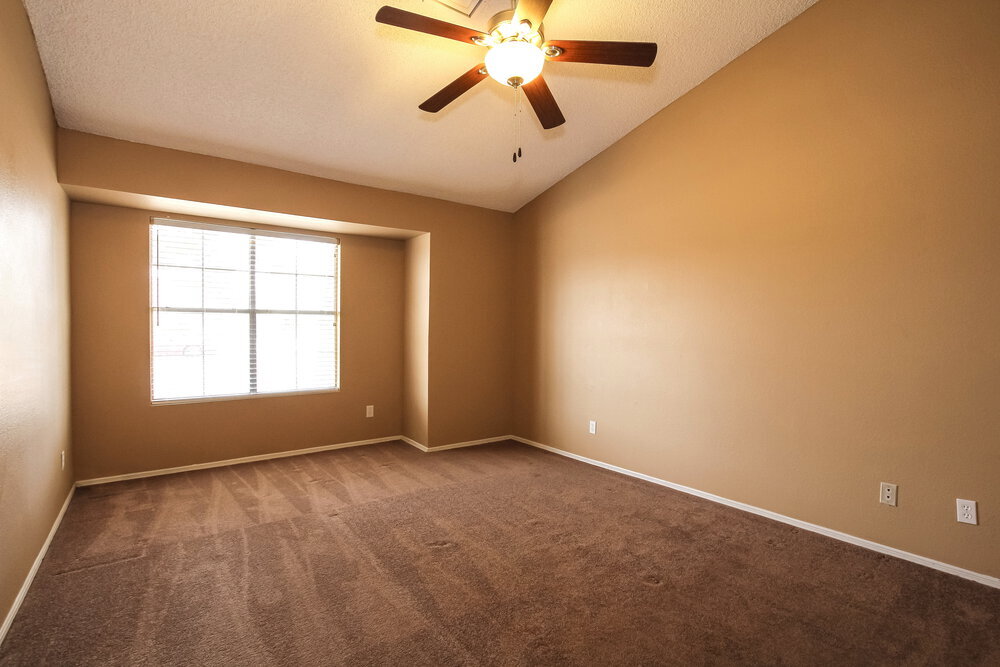 Building Photo - 8003 W Larkspur Dr