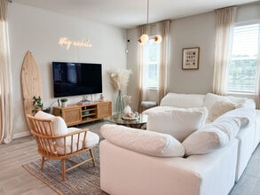 Building Photo - 3937 SE Mentmore Ln