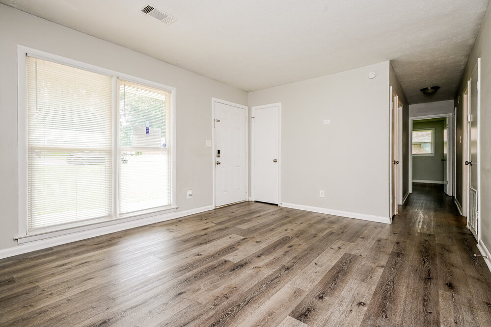 Building Photo - 494 Clara Dr