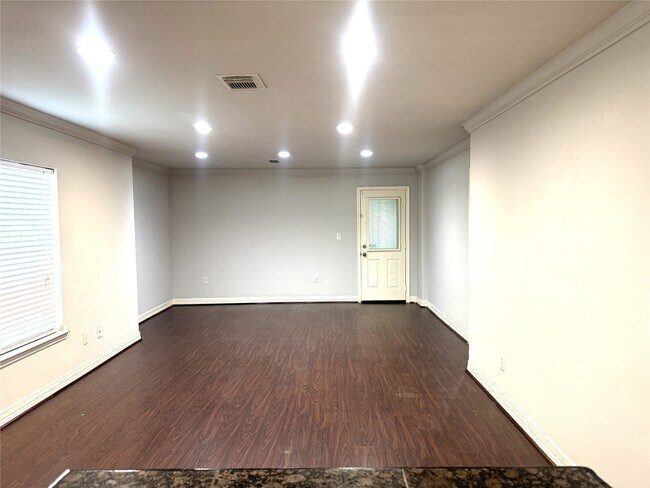 Building Photo - 8915 Canton Park Ln