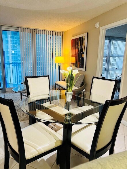 Building Photo - 525 N Ocean Blvd