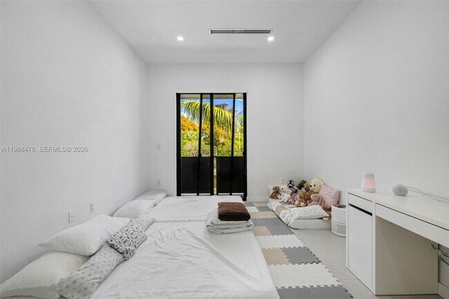 Building Photo - 442 SW 15th Rd