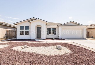 Building Photo - 4 bedroom 2 bath Home in the Desired Sout...