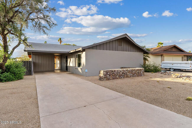 Building Photo - 1310 E Bishop Dr