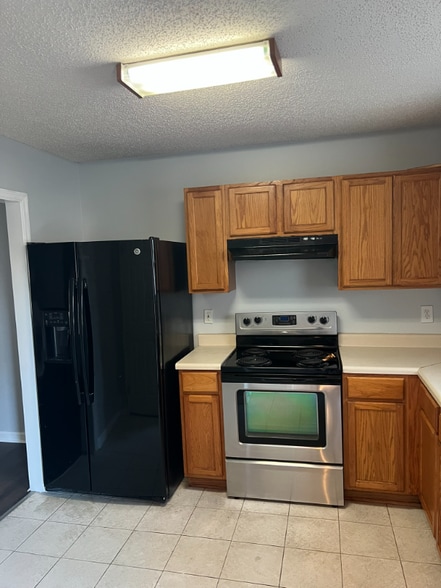 Building Photo - 6585 Carriage Ct