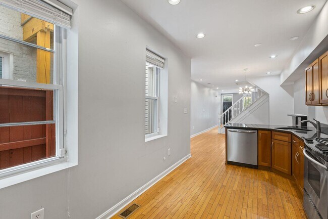 Building Photo - 1625 S Charles St