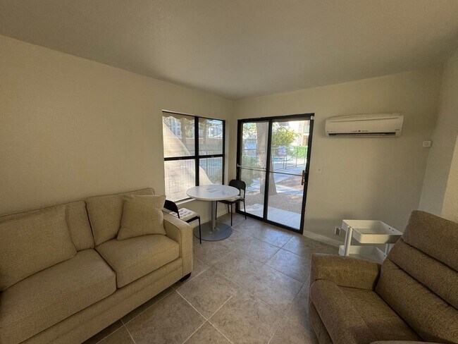 Building Photo - Adorable & Affordable Ground-Floor Condo w...