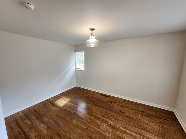 Building Photo - 214 Napoleon Dr SW