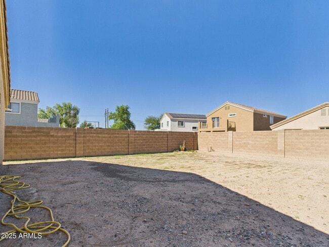 Building Photo - 2296 W Roosevelt Ave