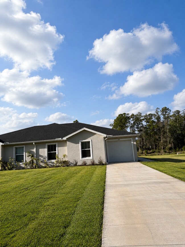 Building Photo - Modern Duplex Available Now