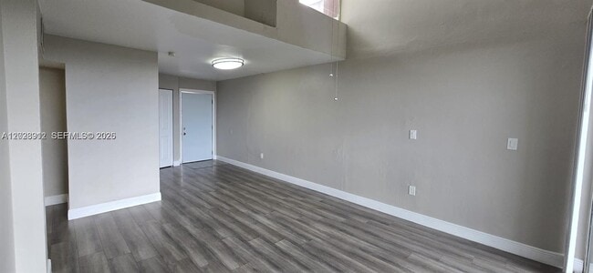 Building Photo - 8870 Fontainebleau Blvd