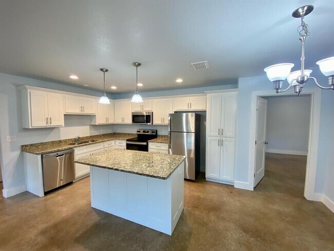 Building Photo - 300 Pendergrass St