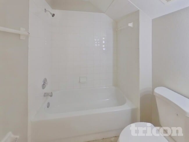 Building Photo - 914 Cape Cod Cir