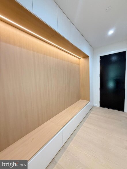 Building Photo - 8908 Mohawk Ln