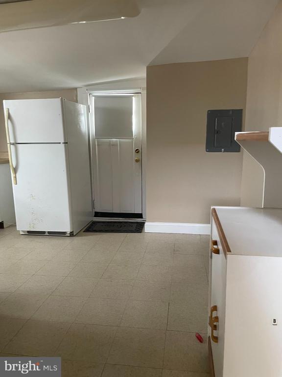 Building Photo - 221 Chester Ave