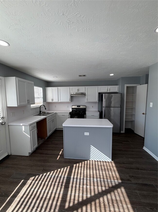 Building Photo - 4623 Mi Castillo Ct