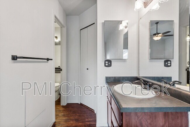 Building Photo - 11634 E Bayaud Dr