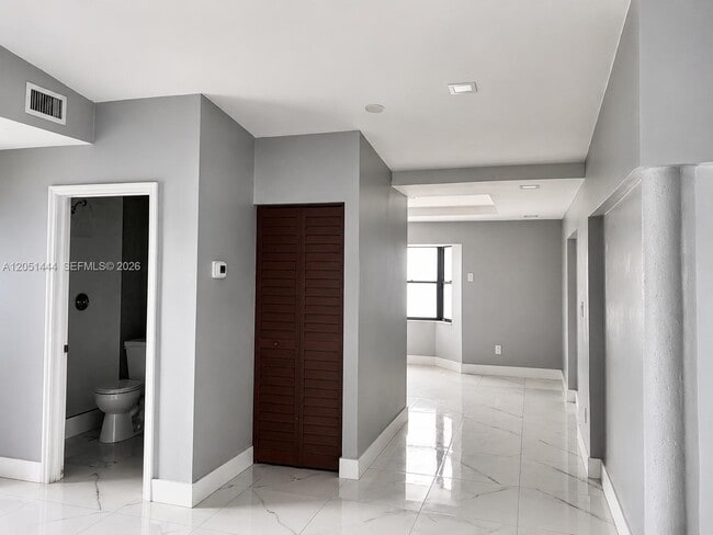 Building Photo - 6760 SW 156th Ct