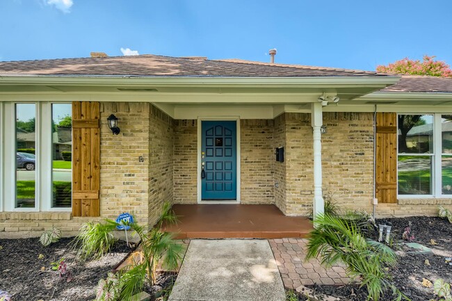Building Photo - Sensational Prestonwood home with outdoor ...