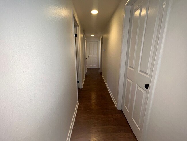Building Photo - Beautiful, spacious 4-bedroom, 2-bath home for rent in Fountain Valley