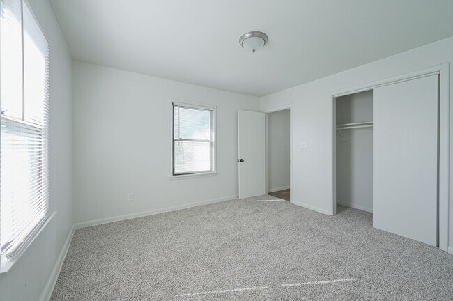 Building Photo - 5954 NW 35th St