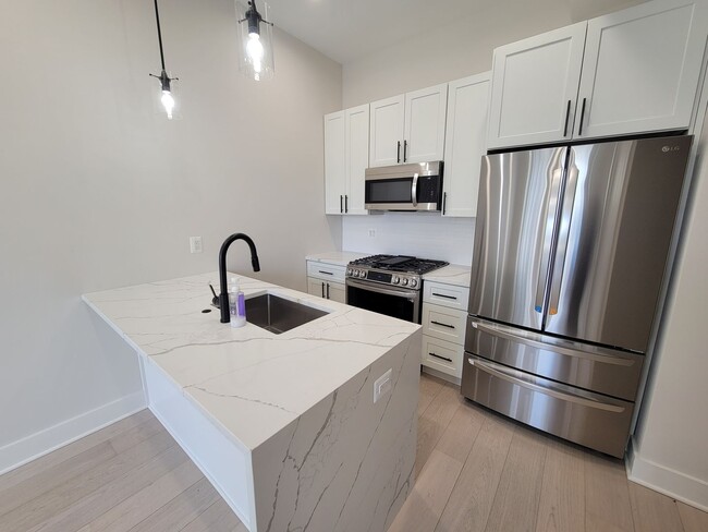 Building Photo - Stunning modern 2BR 2,5 BATH in Petworth