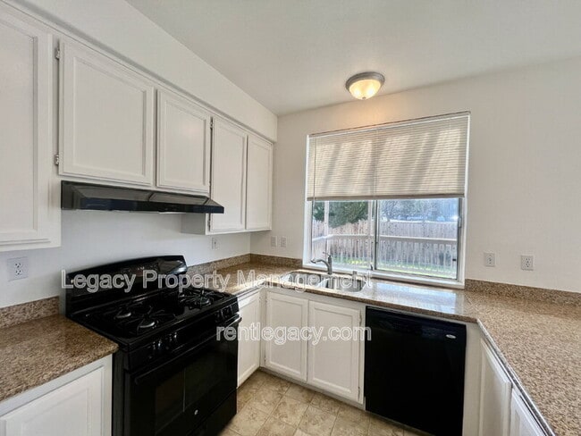 Building Photo - 2750 Parkview Terrace