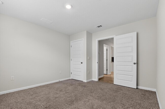 Building Photo - 6817 Interlachen Ln