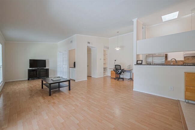Building Photo - 2425 Augusta Dr