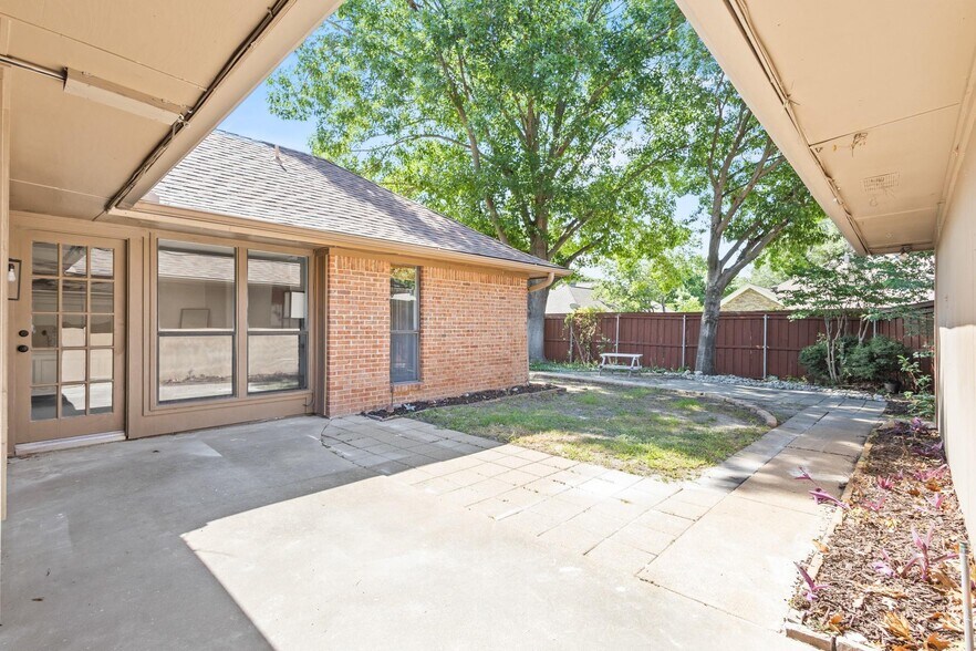 Building Photo - 3948 Camino Dr