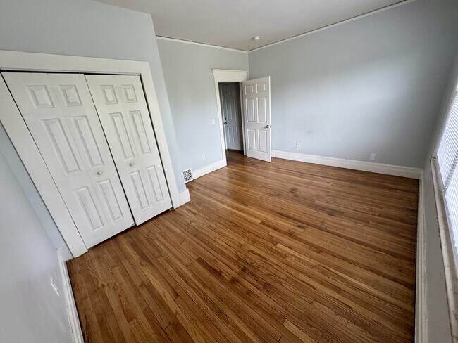 Building Photo - 226 Kenilworth St
