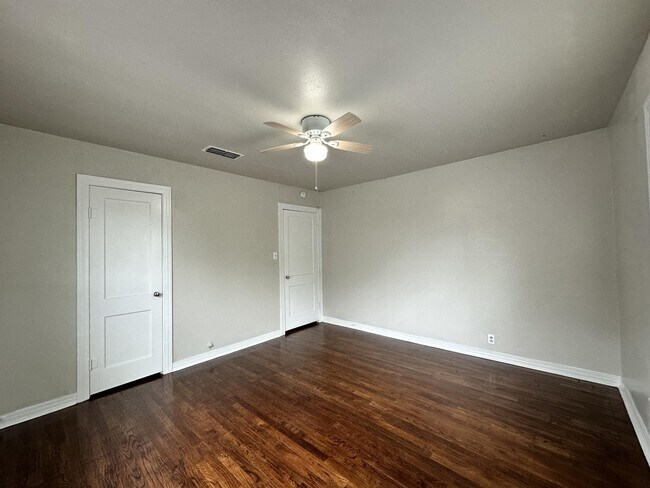 Building Photo - 1409 Wolfe City Dr