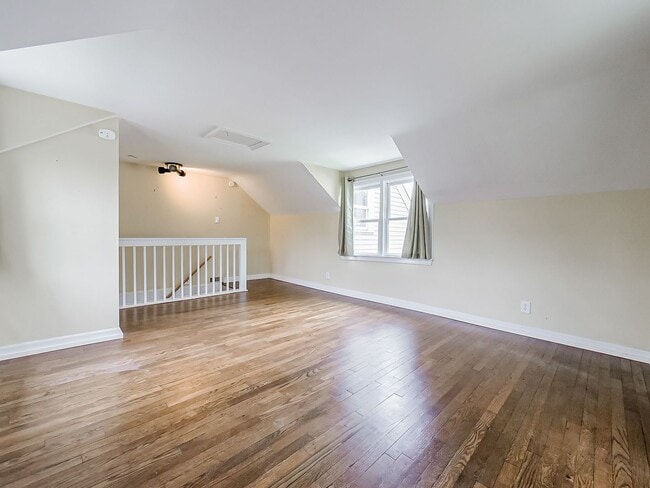 Building Photo - Welcome to this beautiful 1 bedroom, 1 bat...