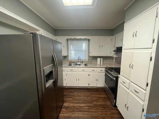 Building Photo - 212 Cherry St NW