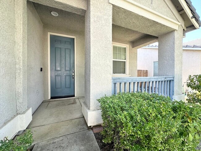 Building Photo - Rosevilles desirable Highland Reserve neighborhood