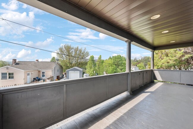 Building Photo - Beautiful 3 bedroom home in Jeannette avai...