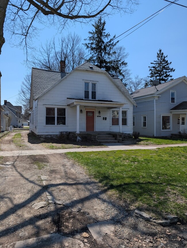 Building Photo - 305 W Harris St