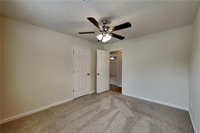 Building Photo - 607 River Bend Cir