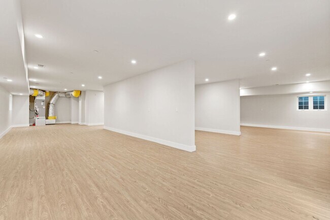 Building Photo - $13,995 - Stunning Executive Estate in Wil...