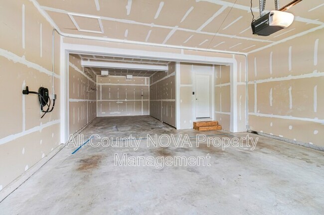 Building Photo - 11010 N Riding Rd