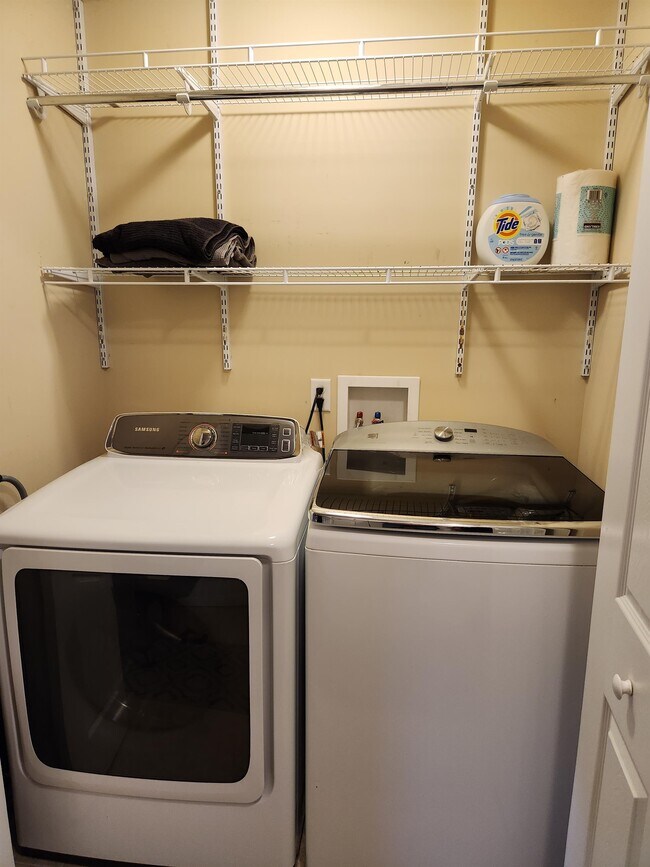 Building Photo - 8355 Nates Ln