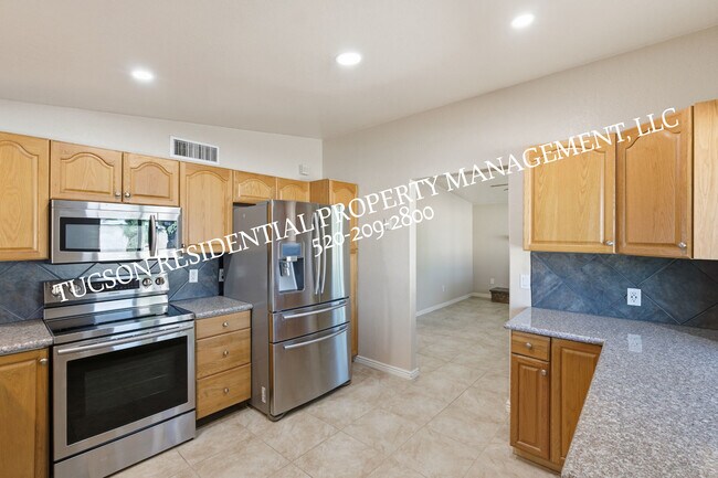 Building Photo - 9712 E Nicaragua Pl